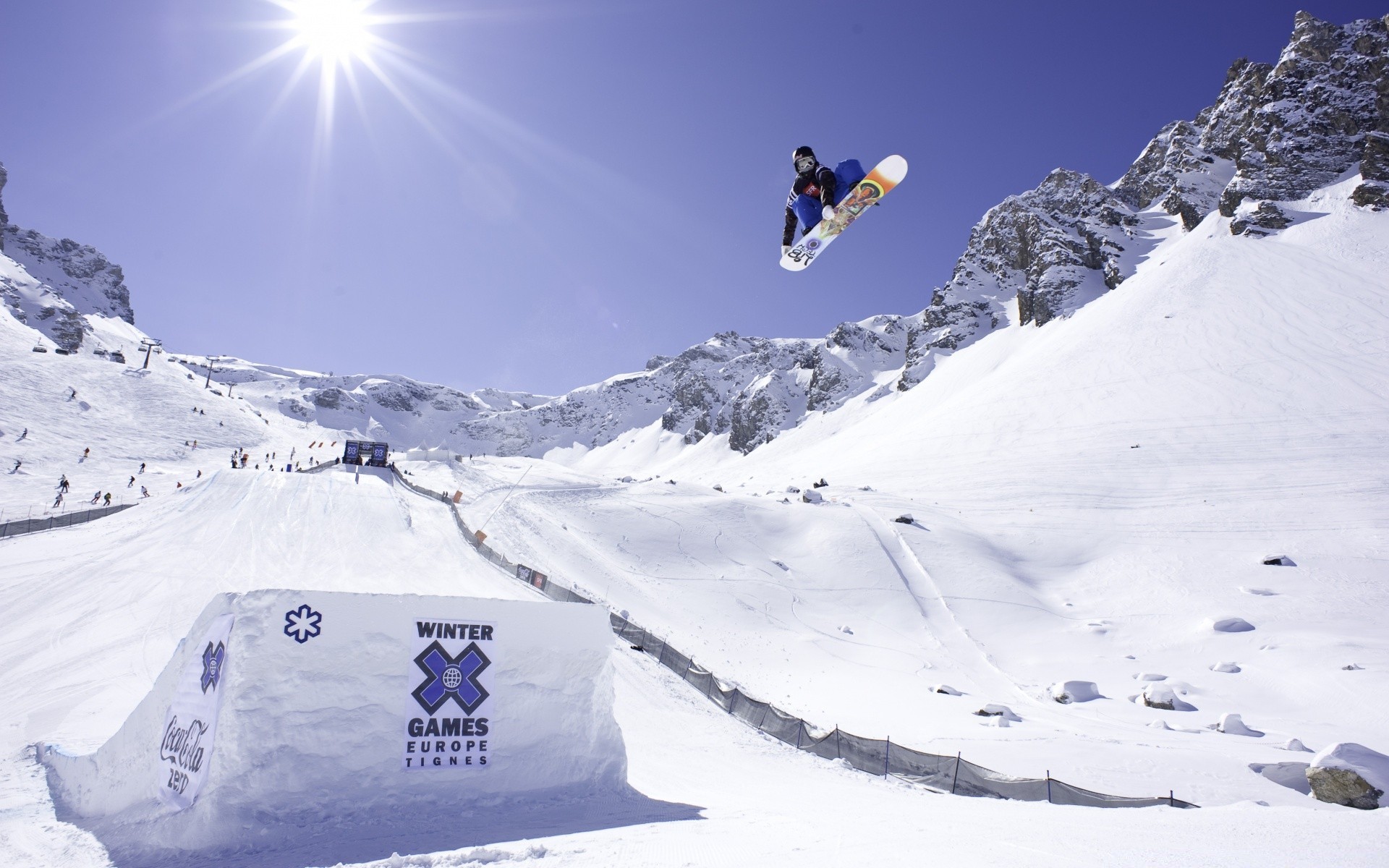 esportes neve montanhas inverno frio estância esquiador pico da montanha gelo encosta de esqui snowboard aventura esporte estância de esqui pó trilhas geleira colina alpina encosta neve