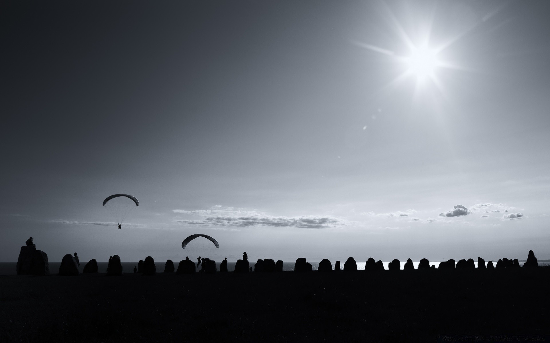 deportes luna paisaje cielo luz noche puesta de sol silueta sol amanecer crepúsculo montañas naturaleza luna llena clima viajes al aire libre árbol ciudad nube