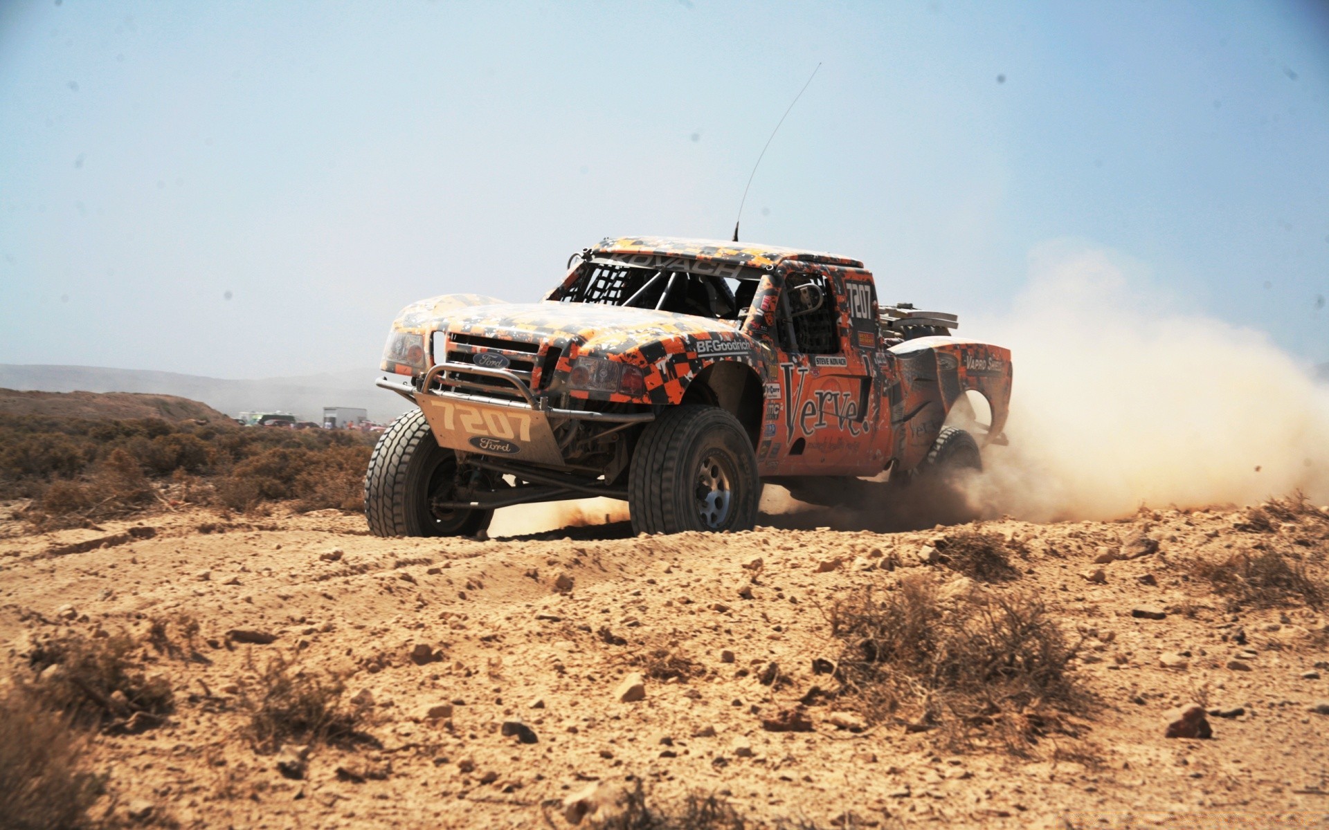 esporte carro solo poeira caminhão carro sistema de transporte lama deserto areia terreno comício rodas estrada unidade corrida cascalho ação ao ar livre viajar competição