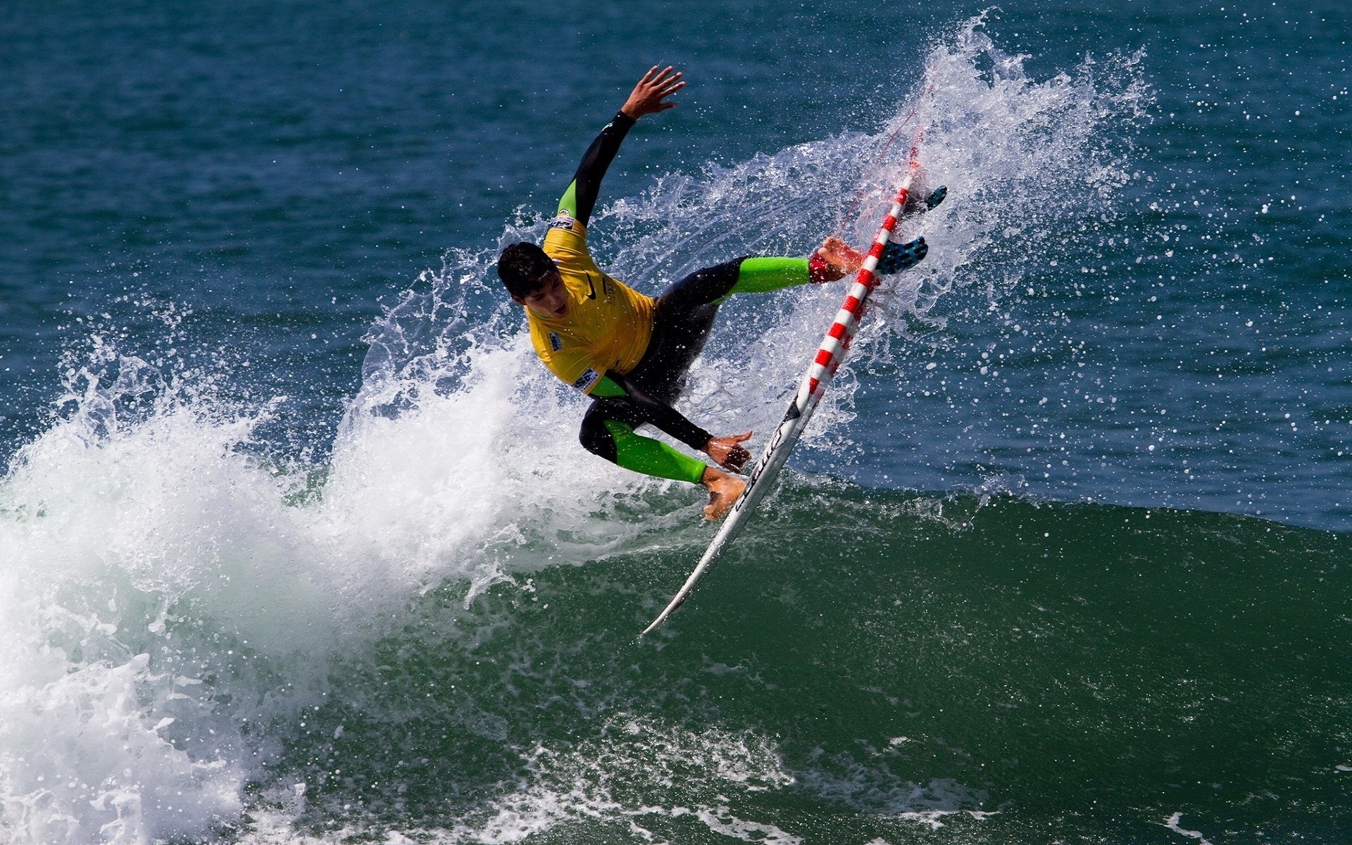 surf deportes acuáticos acción surf competencia atleta spray recreación splash movimiento agua excitación placer rápido prisa ola deportes equipo deportivo recreación