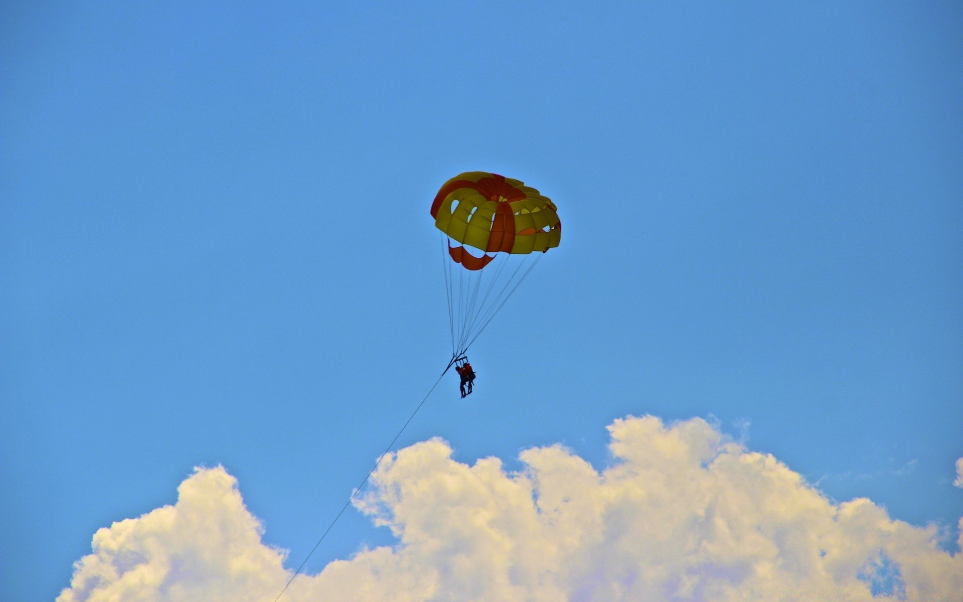 deportes paracaídas cielo aire volar vuelo libertad paracaidismo avión alta planeador aventura cometa paracaidista viento acción parapente ocio al aire libre avión