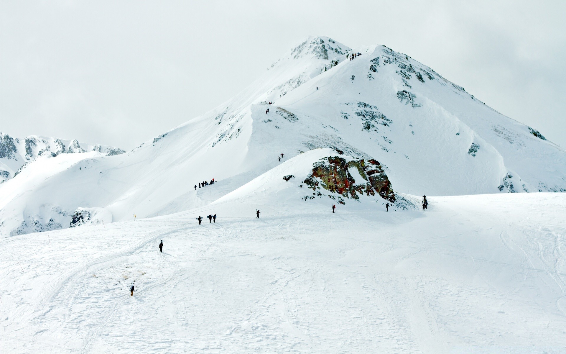 esqui neve inverno montanha frio estância gelo esquiador pico da montanha esporte colina pó aventura pista