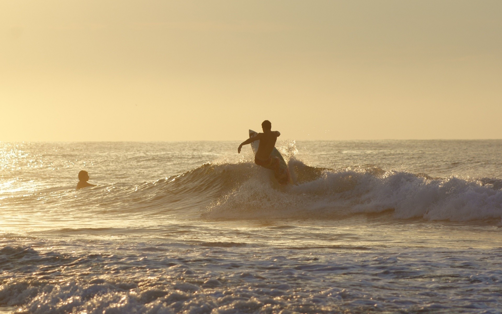 surfen surfen strand meer wasser ozean welle meer aktion erholung sturm sand erholung wassersport reisen sonne bewegung schaum sonnenuntergang spray