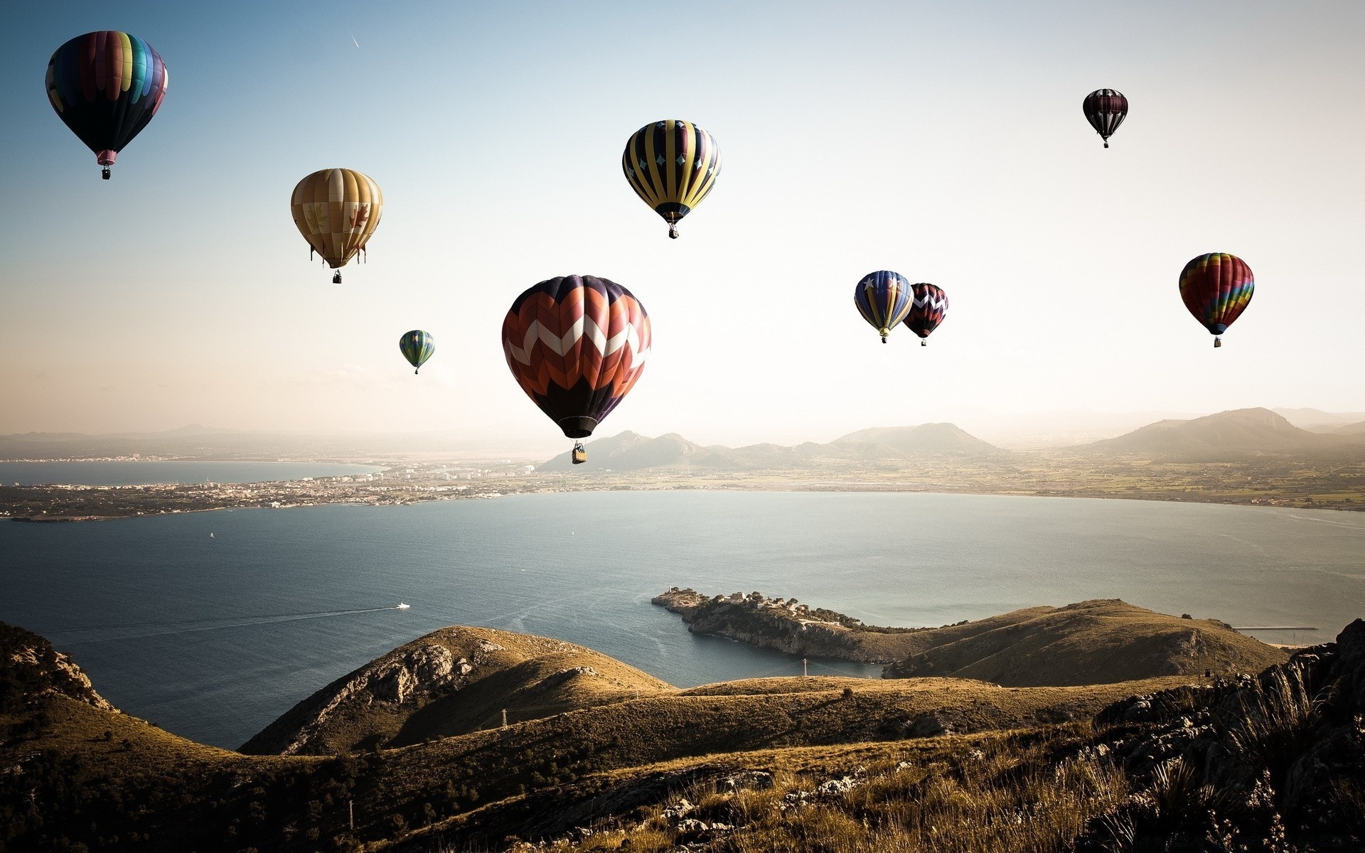 paesaggi mongolfiera hot-balloon paracadute dirigibile avventura aria volare cielo volo vacanze viaggi nuoto librarsi elio parapendio tramonto sistema di trasporto paracadutismo levitazione