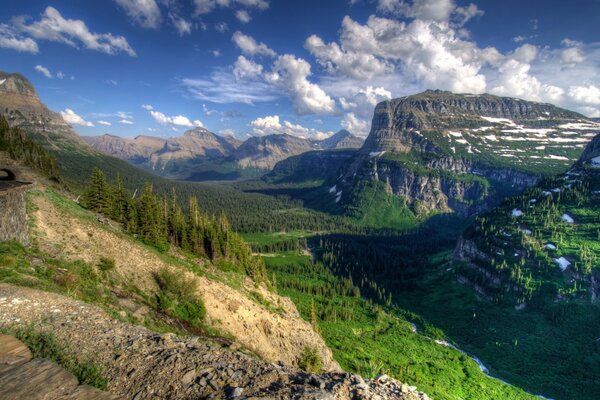 Hermosa naturaleza de la zona montañosa