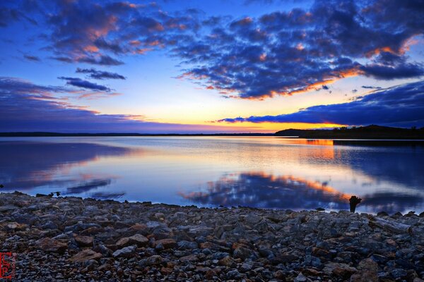 Amerikanischer Sonnenuntergang, glitzerndes Wasser