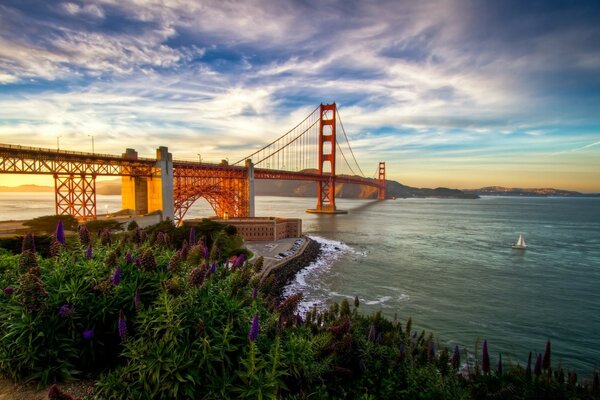 Photo du pont rouge du haut point