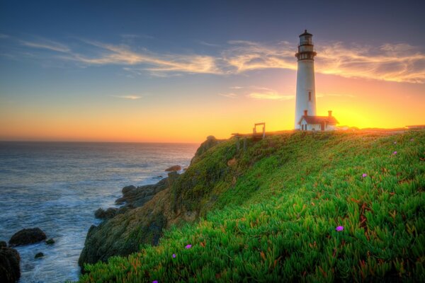 Hermosa puesta de sol junto al mar