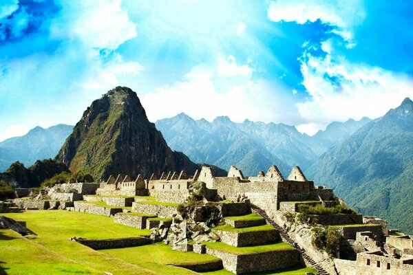 Viajes a las montañas y el hermoso cielo