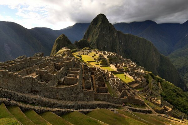 Edificios antiguos en la cordillera