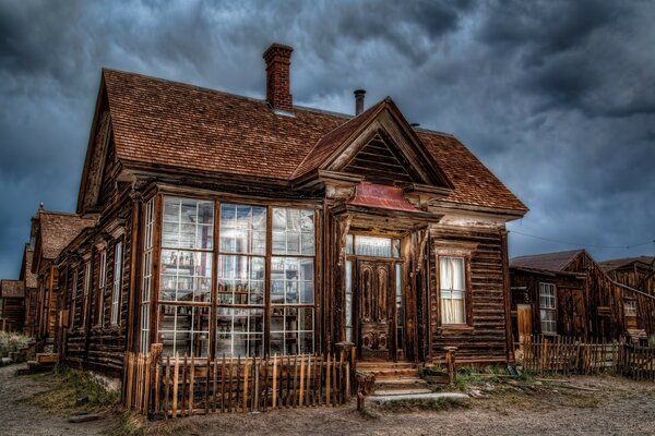 Foto de casa vieja de madera