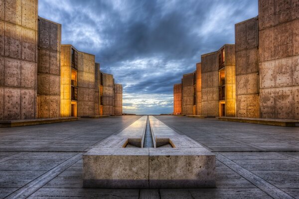 Conjunto arquitectónico al atardecer