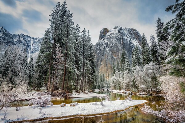 Amerikanische Wintergebirgslandschaft