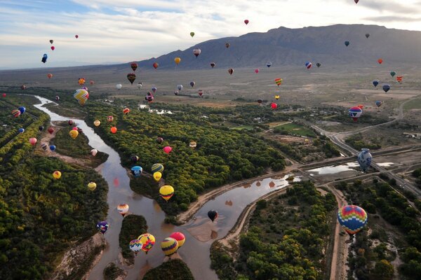 Balloons on the background of mountains