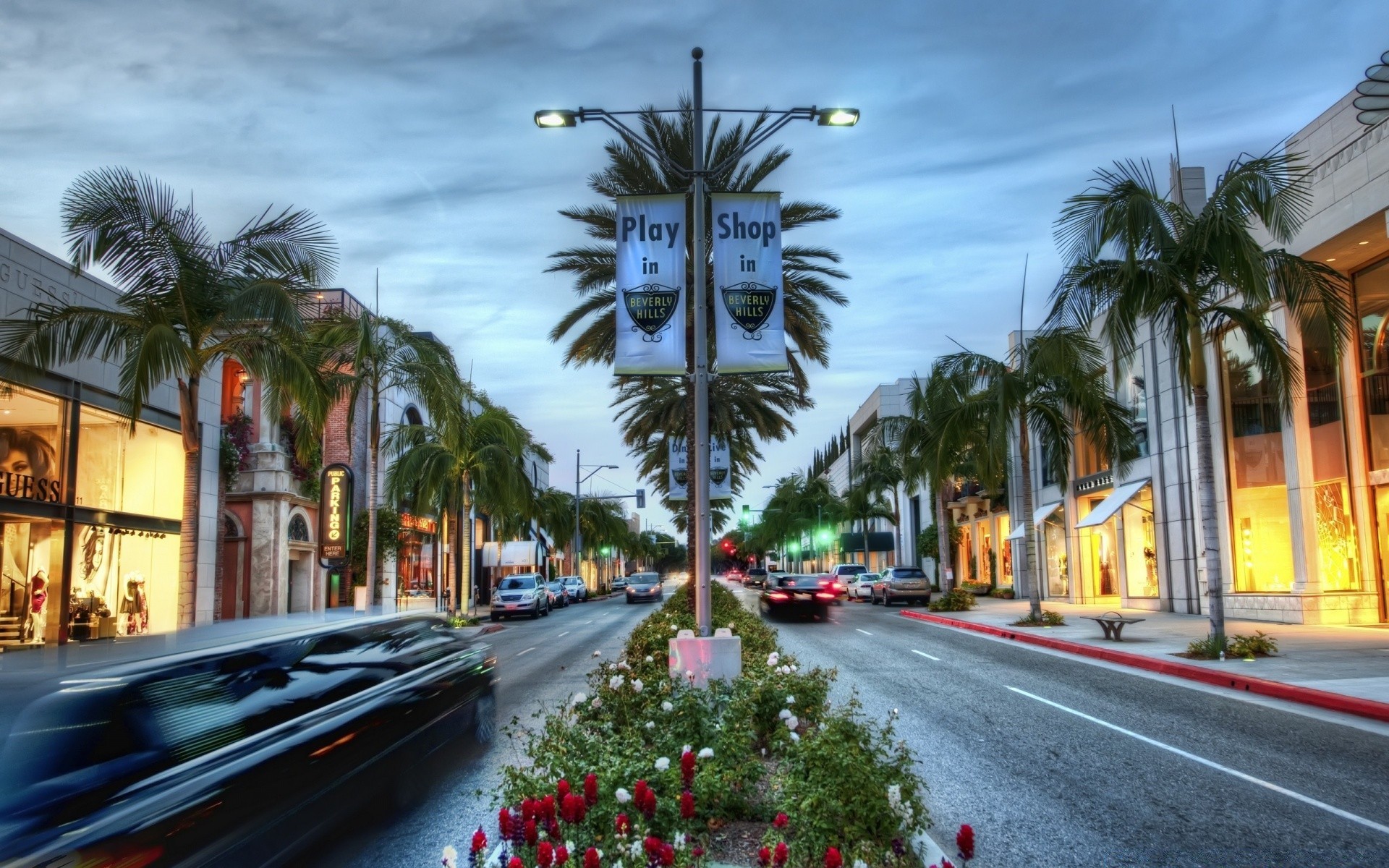 amerika reisen straße straße auto transportsystem palmen stadt verkehr haus städtisch tourismus urlaub hotel pflaster unschärfe im freien architektur himmel abend