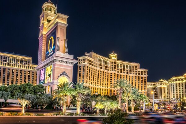 Gece beş yıldızlı Bellagio Casino Oteli, Las Vegas, Nevada