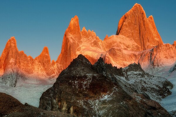 Hermosas rocas bajo el sol