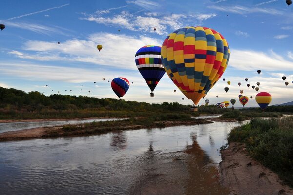 Luftballons in Amerika am Himmel