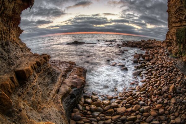 Muchas piedras se llenan de agua