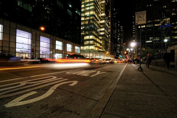 Luci della città sulla strada