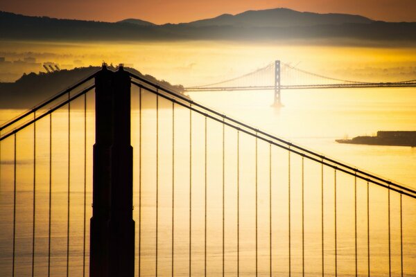 Pont et ciel coucher de soleil