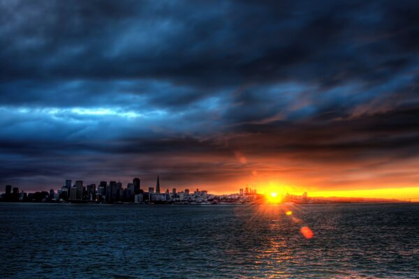 En el crepúsculo de América hermosa puesta de sol