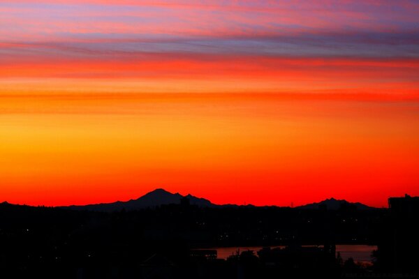 Atemberaubende Sonnenaufgang Farben mehr als mt Bäcker