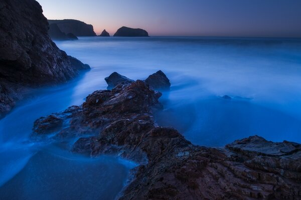 Aguas peligrosas de mares y océanos