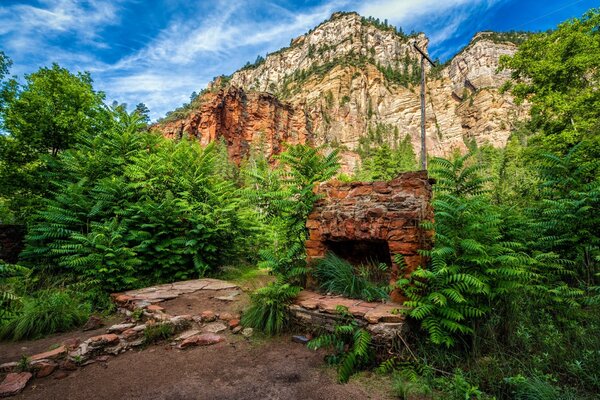 Photo of mountains and caves