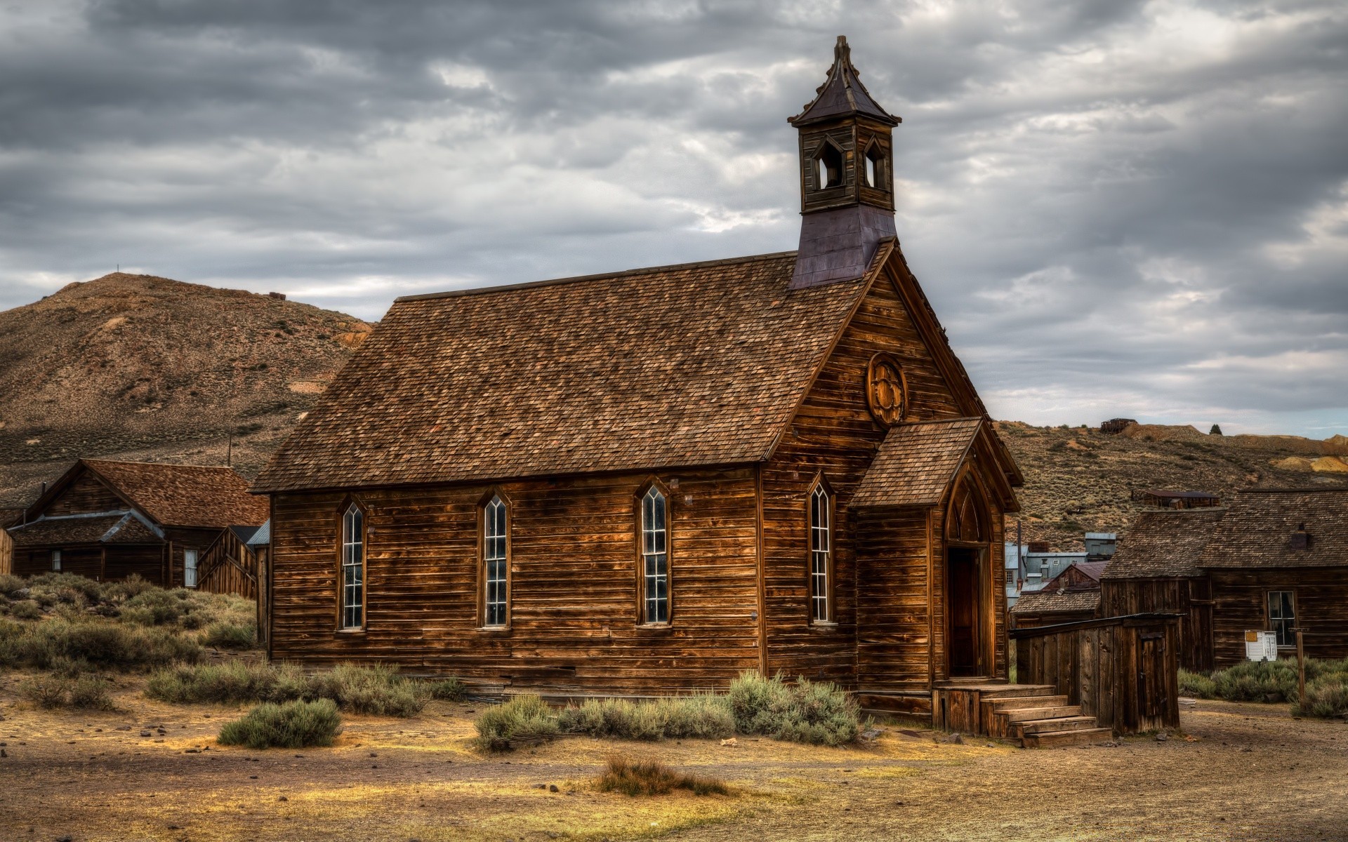 america house barn building rustic architecture home old farm abandoned country wood farmhouse outdoors rural bungalow daylight church wooden roof