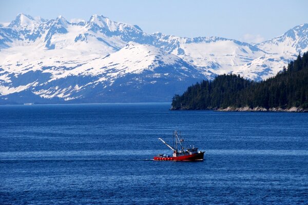 Viaggi attraverso le montagne innevate dell America