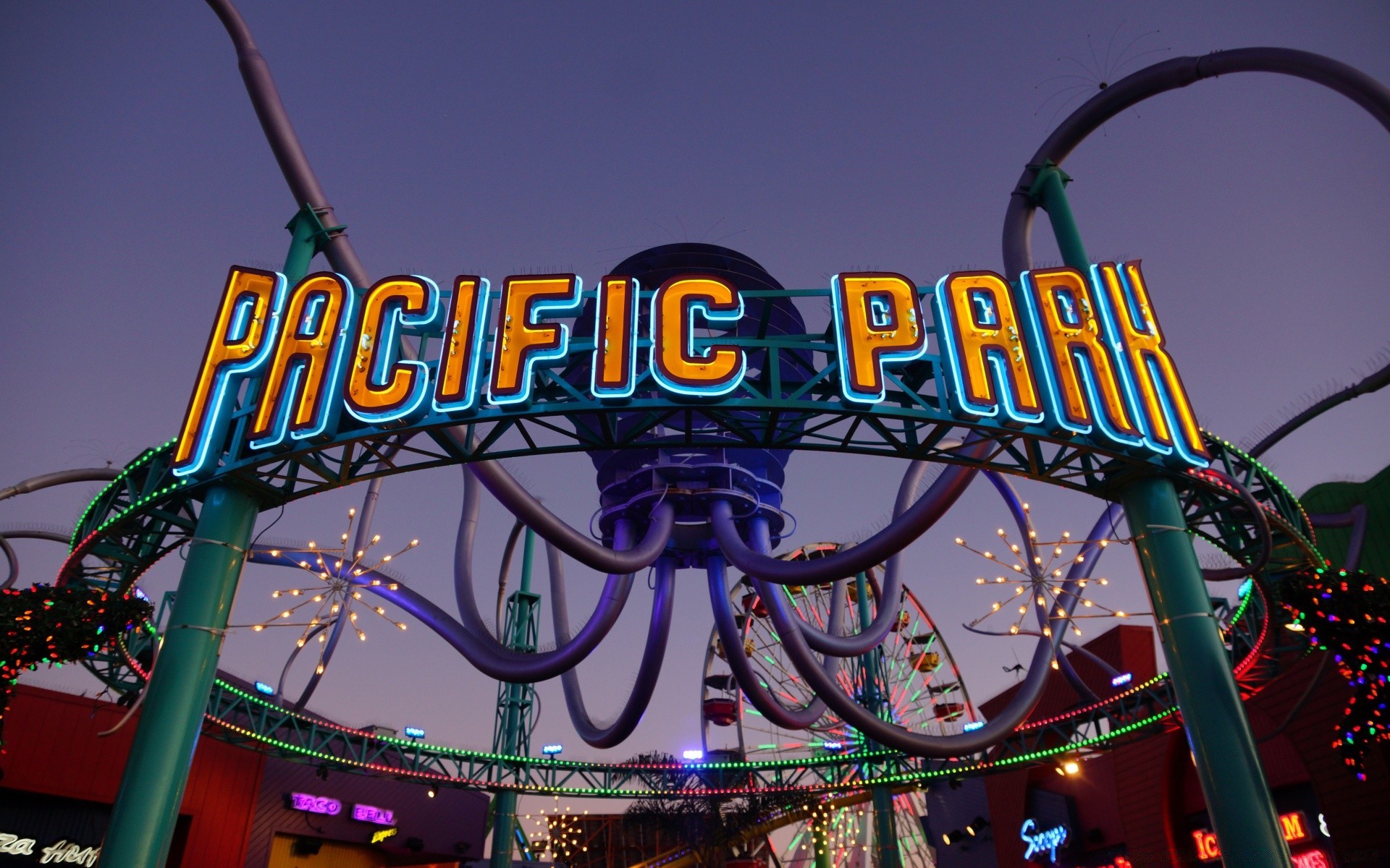 amerika unterhaltung karneval karussell freude aufregung thema neon riesenrad spielplatz zirkus glücksspiel festival casino achterbahn nachtleben himmel im freien park design