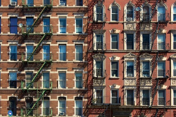 A high-rise building and many balconies