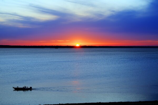 Puesta de sol durante la Pesca