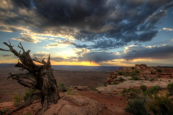 Heavenly sunset over the desert and canyons