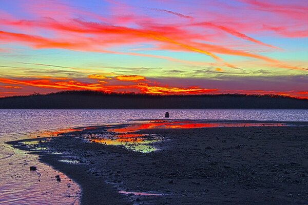 Atemberaubender amerikanischer Strand bei Sonnenuntergang