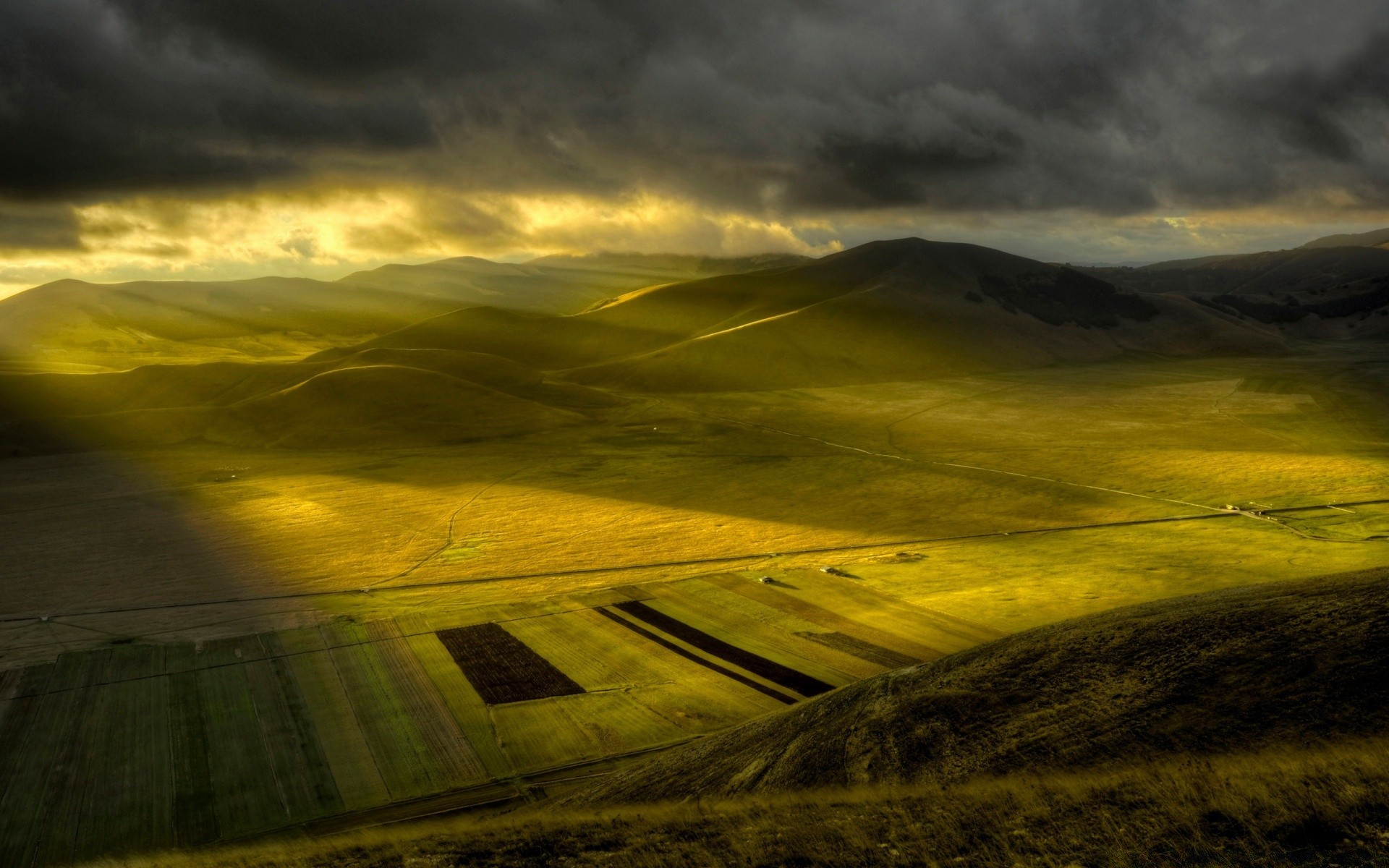 paysage paysage coucher de soleil ciel soir aube nature voyage terres cultivées nuage crépuscule tempête à l extérieur lumière route montagnes dramatique