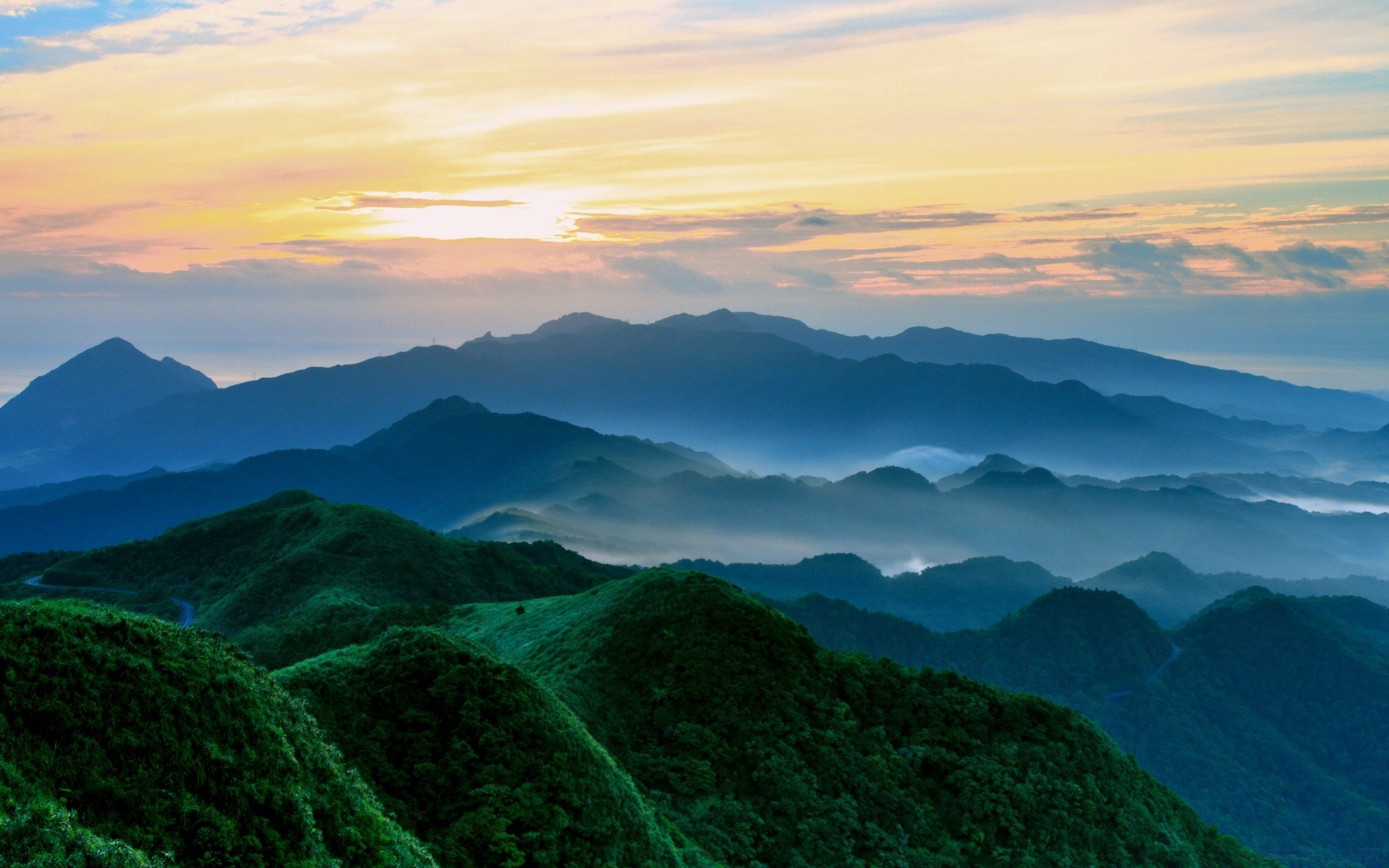 风景 山 旅游 景观 黎明 雾 日落 自然 雾 天空 晚上 户外