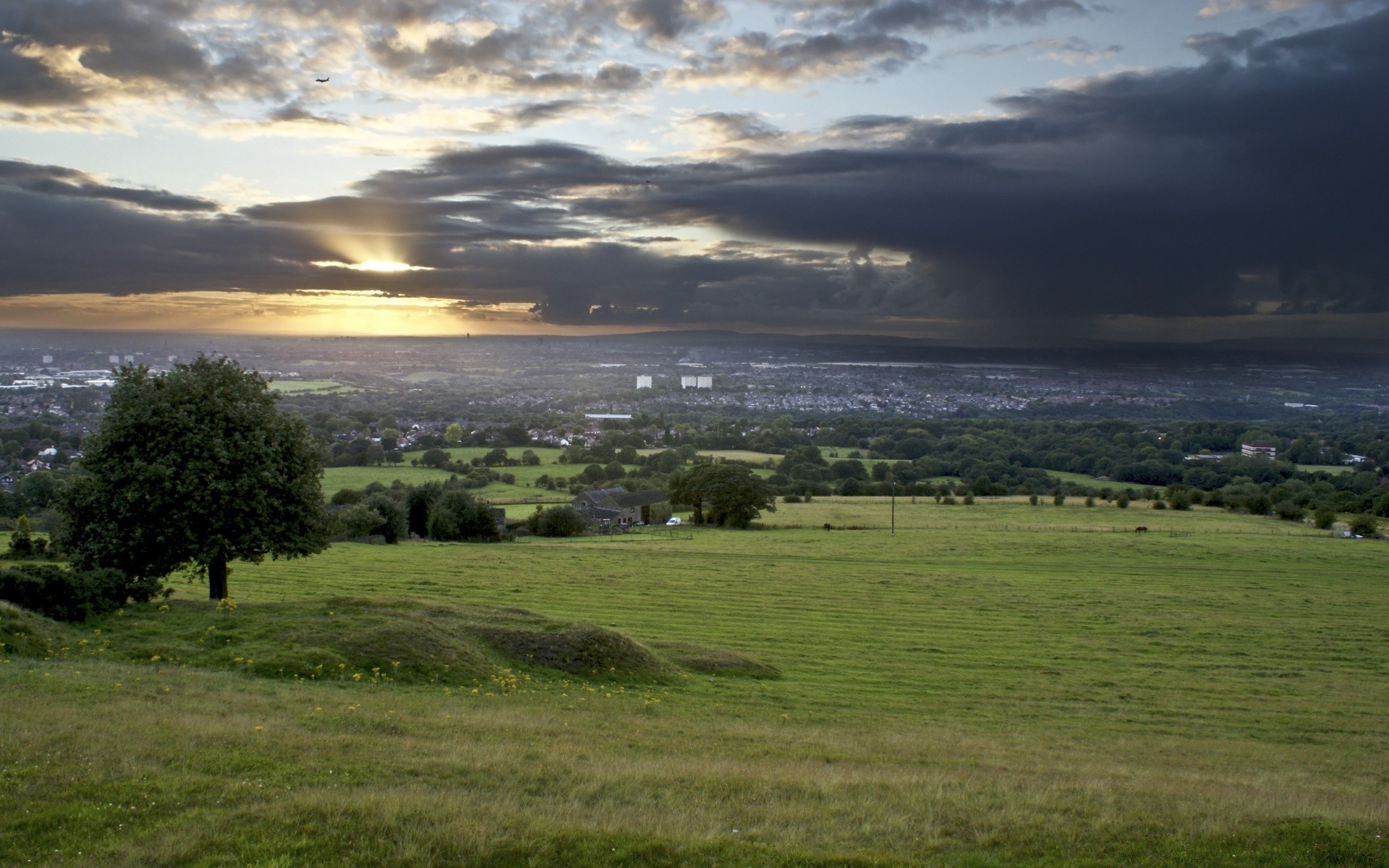 landschaft landschaft baum gras natur himmel im freien hügel tageslicht reisen landschaft dämmerung sonnenuntergang wasser landschaftlich bebautes land weiden sommer landwirtschaft