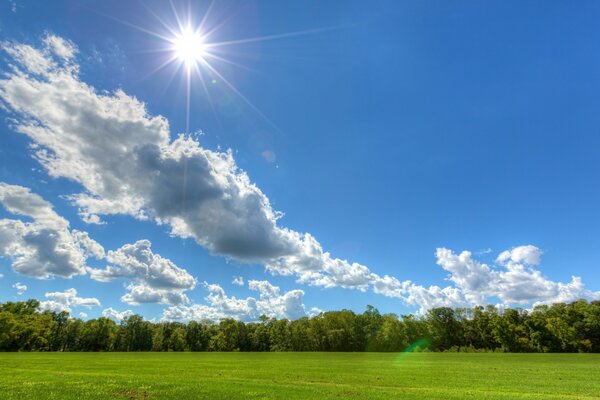 Cielos despejados en un día soleado