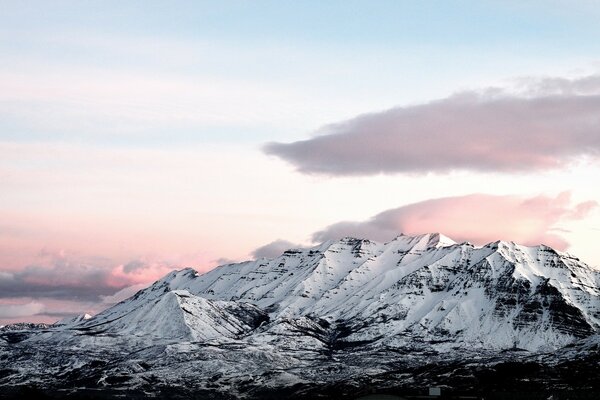 Paisaje nevado en las montañas de América