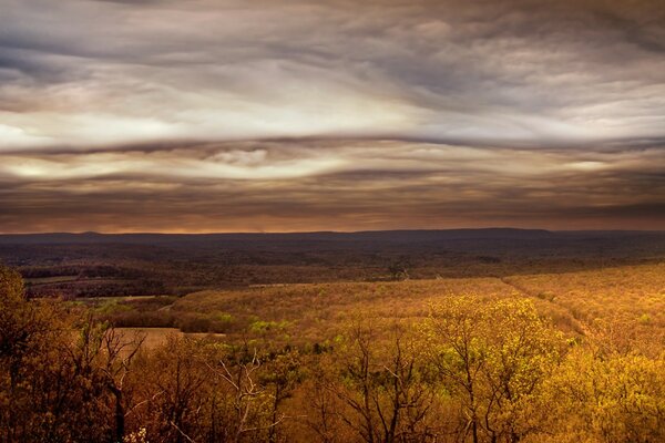 Amerikanische Feldlandschaft mit schönem Himmel