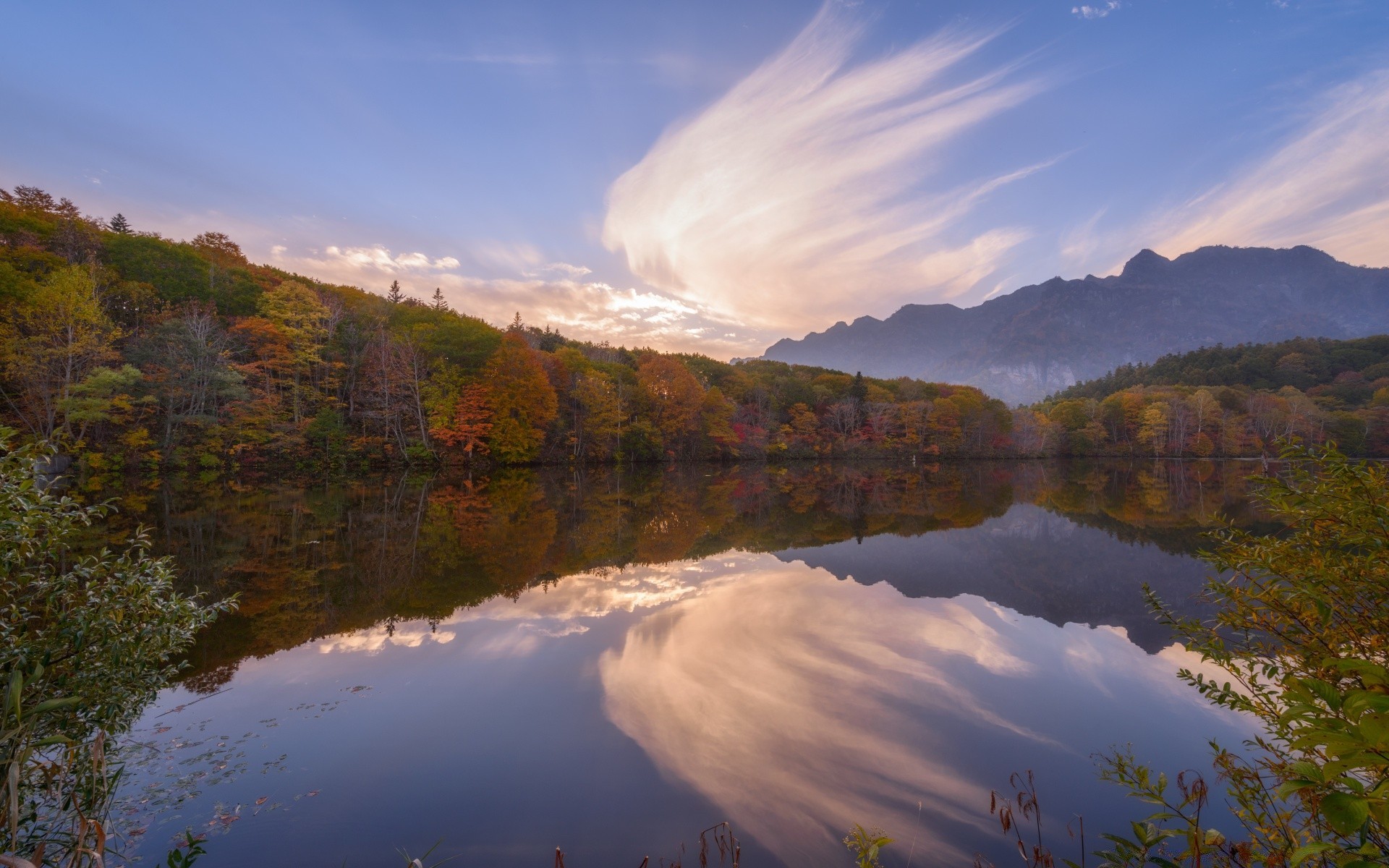 asien wasser landschaft natur see fluss im freien dämmerung herbst reflexion himmel reisen sonnenuntergang berge baum nebel holz nebel