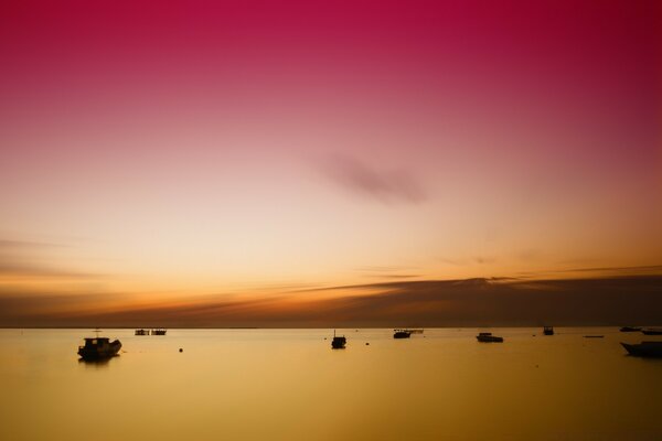 The first rays of dawn on the sea