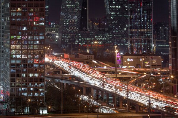 A vida noturna dos transportes continua