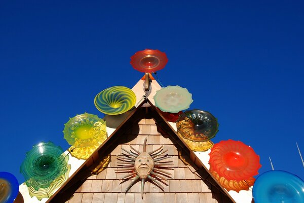 Decorations on the roof of the house against the sky