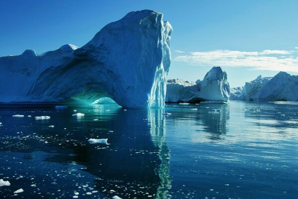 Eisberge am Nachmittag in der Antarktis schmelzen