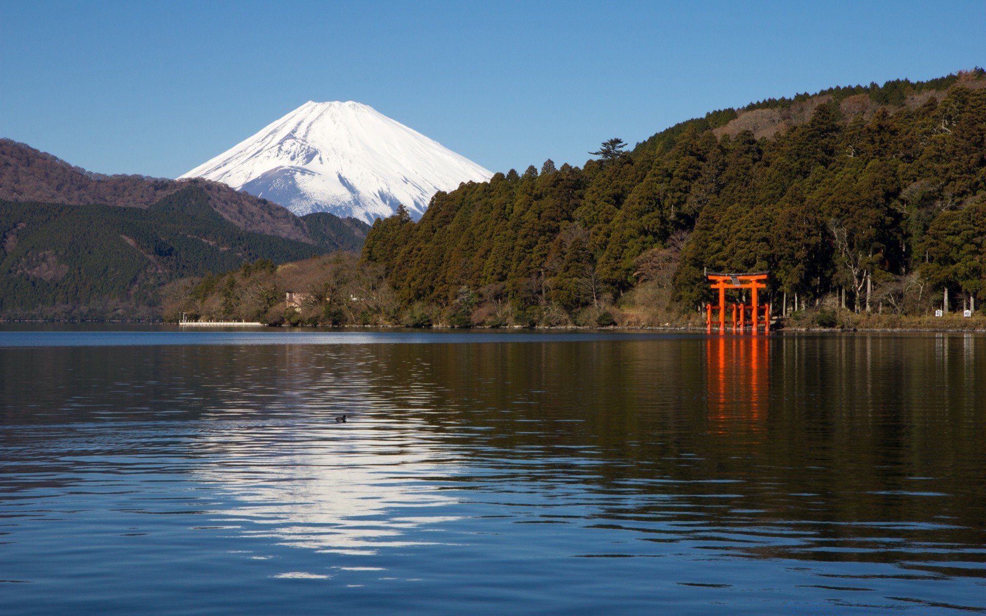 亚洲 水域 湖 旅游 山 户外 景观 反射 日光 天空 树 自然