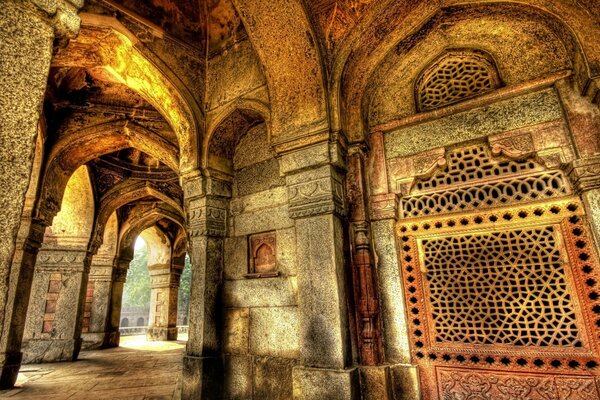 Arche à l intérieur d un ancien temple bouddhiste