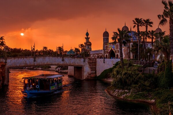 Puesta de sol sobre la antigua ciudad de Asia